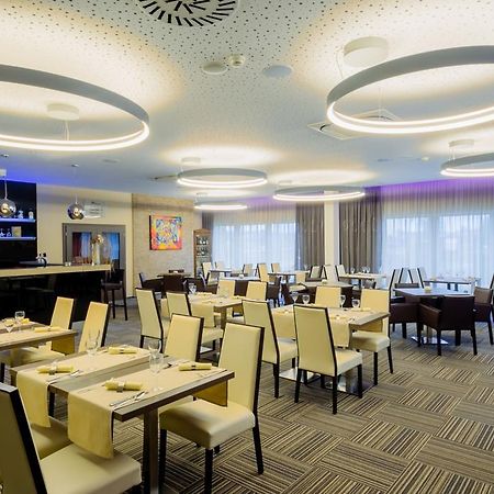 Hotel Tenis Зволен Экстерьер фото