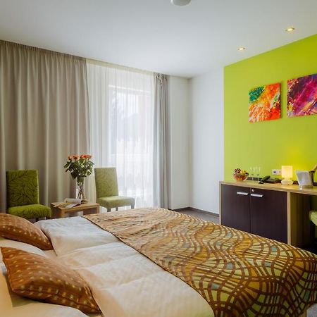 Hotel Tenis Зволен Экстерьер фото