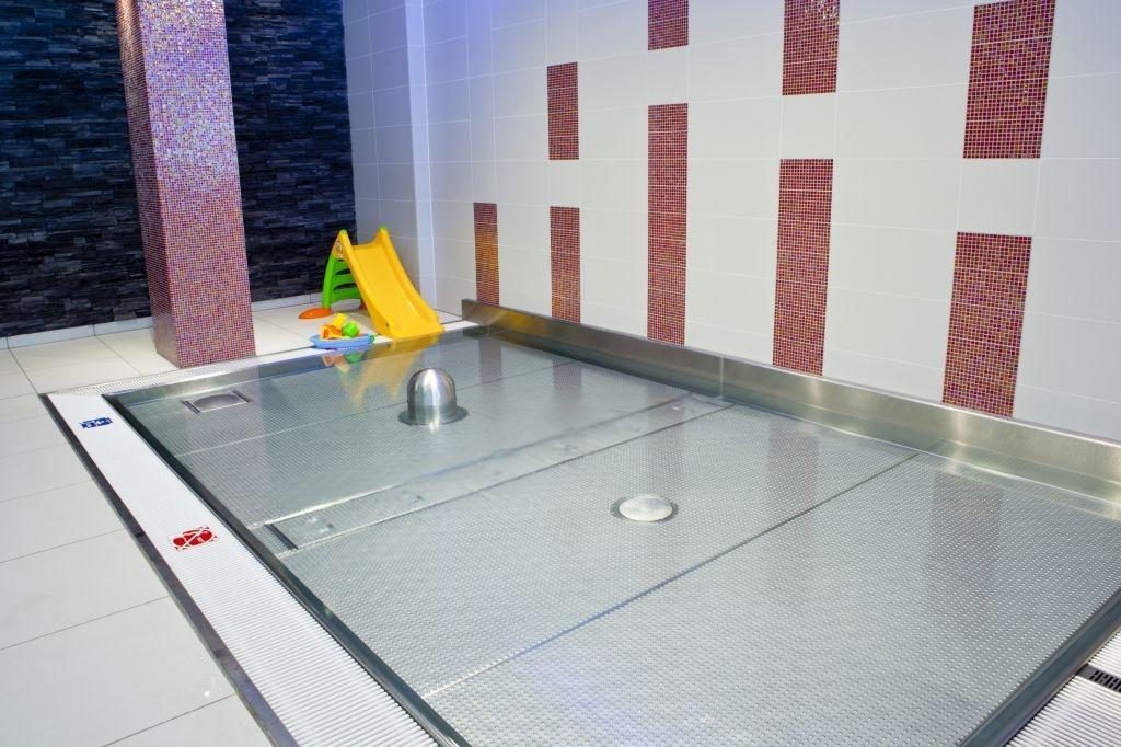 Hotel Tenis Зволен Экстерьер фото