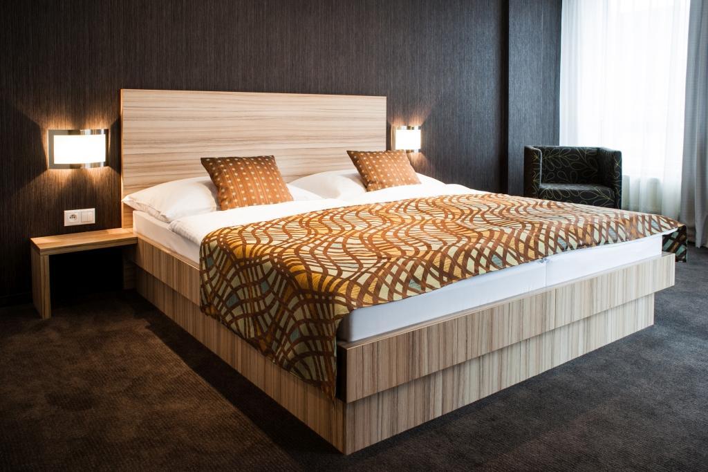 Hotel Tenis Зволен Экстерьер фото