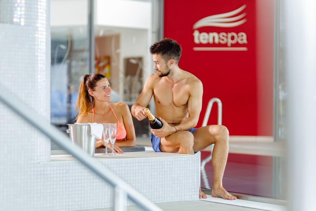 Hotel Tenis Зволен Экстерьер фото