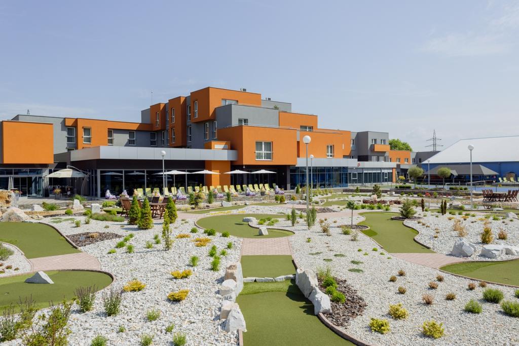 Hotel Tenis Зволен Экстерьер фото