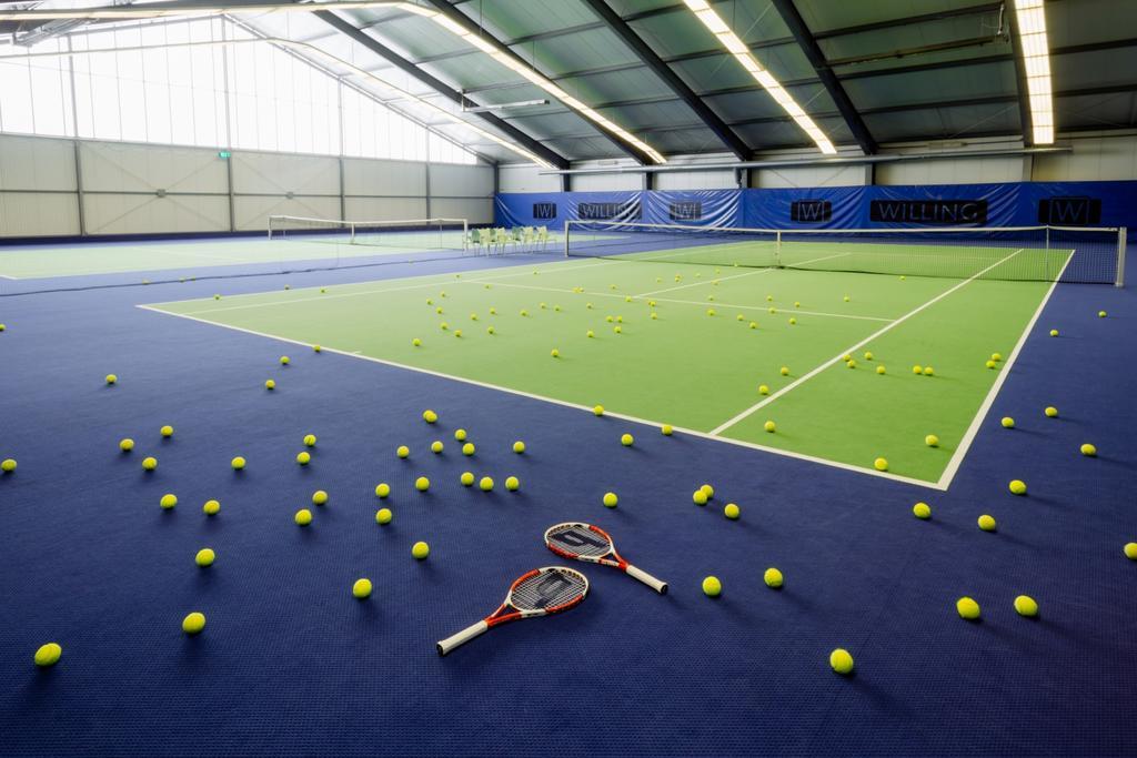 Hotel Tenis Зволен Экстерьер фото