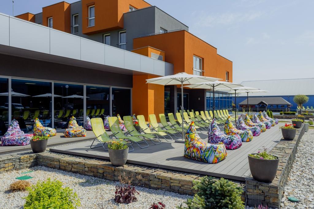 Hotel Tenis Зволен Экстерьер фото