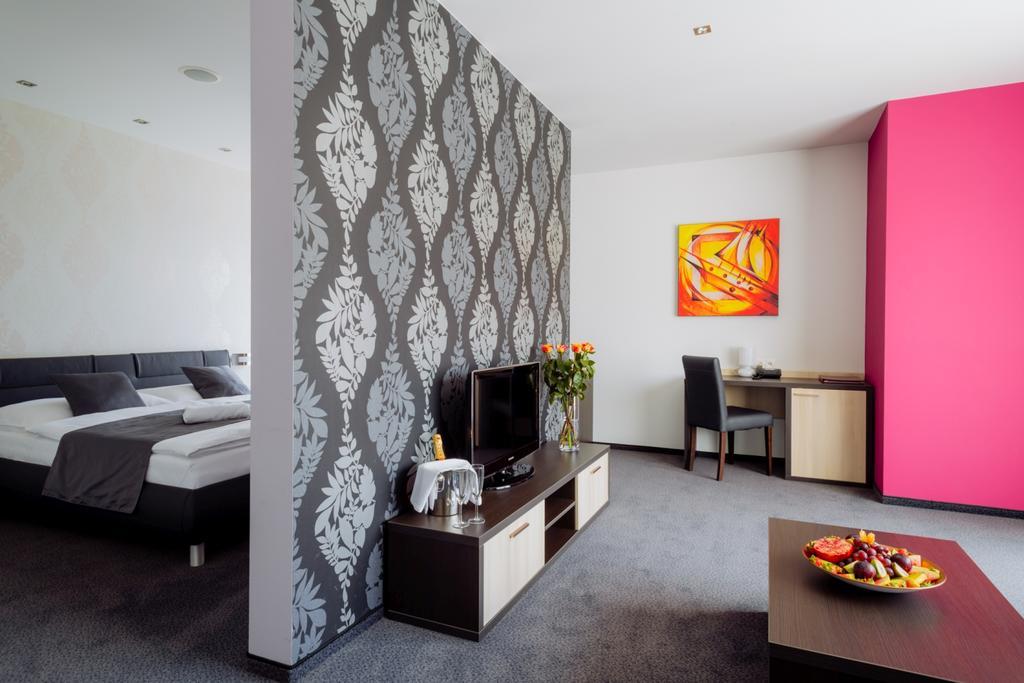 Hotel Tenis Зволен Экстерьер фото