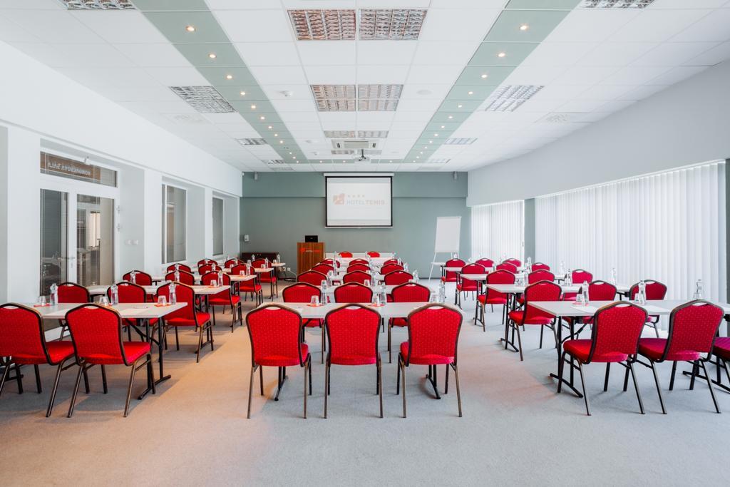 Hotel Tenis Зволен Экстерьер фото