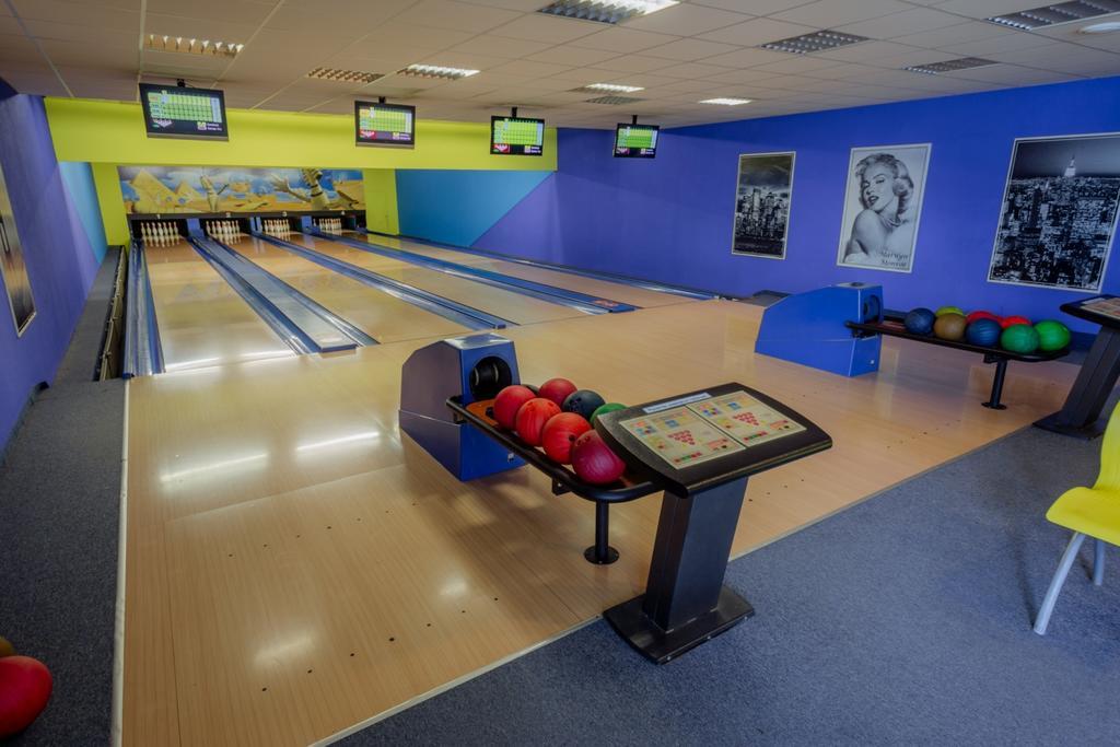 Hotel Tenis Зволен Экстерьер фото