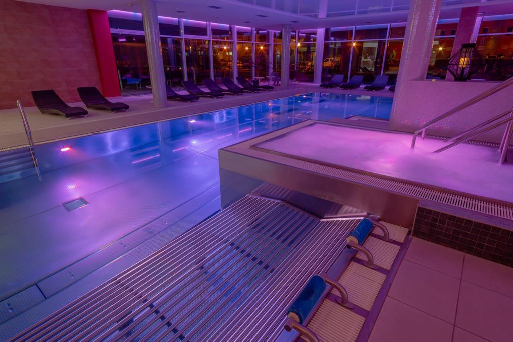 Hotel Tenis Зволен Экстерьер фото