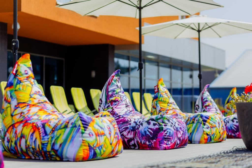 Hotel Tenis Зволен Экстерьер фото